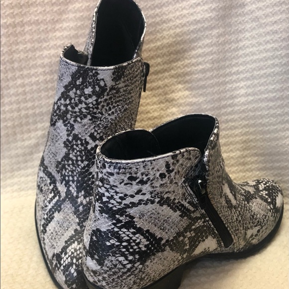 Union Bay Ankle Booties - Picture 1 of 5